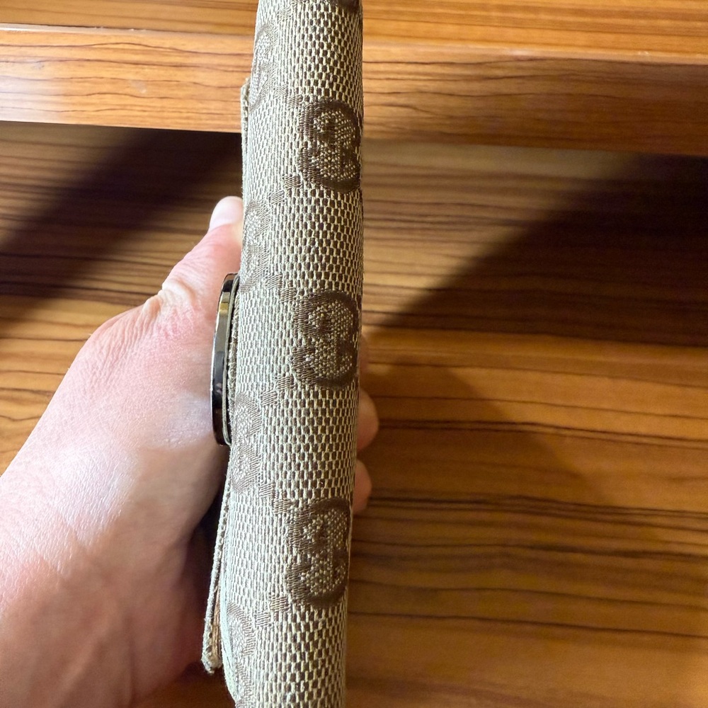 Gucci Beige and Brown Monogram Wallet - Picture 5 of 12
